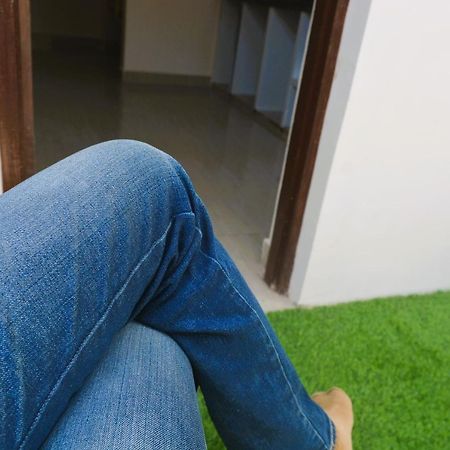 Yellow Homestay - Modern 2Bhk Ac Stay ジャバルプル エクステリア 写真