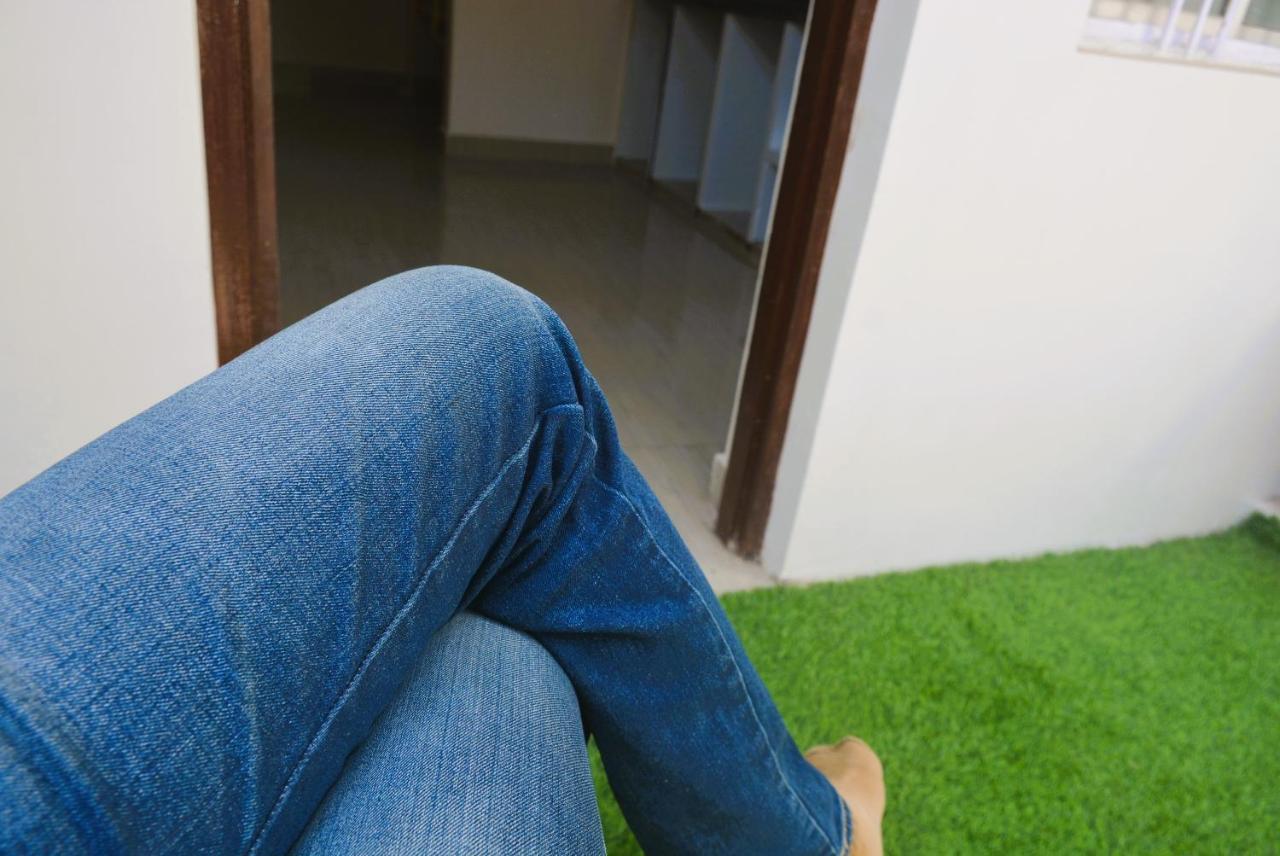 Yellow Homestay - Modern 2Bhk Ac Stay ジャバルプル エクステリア 写真