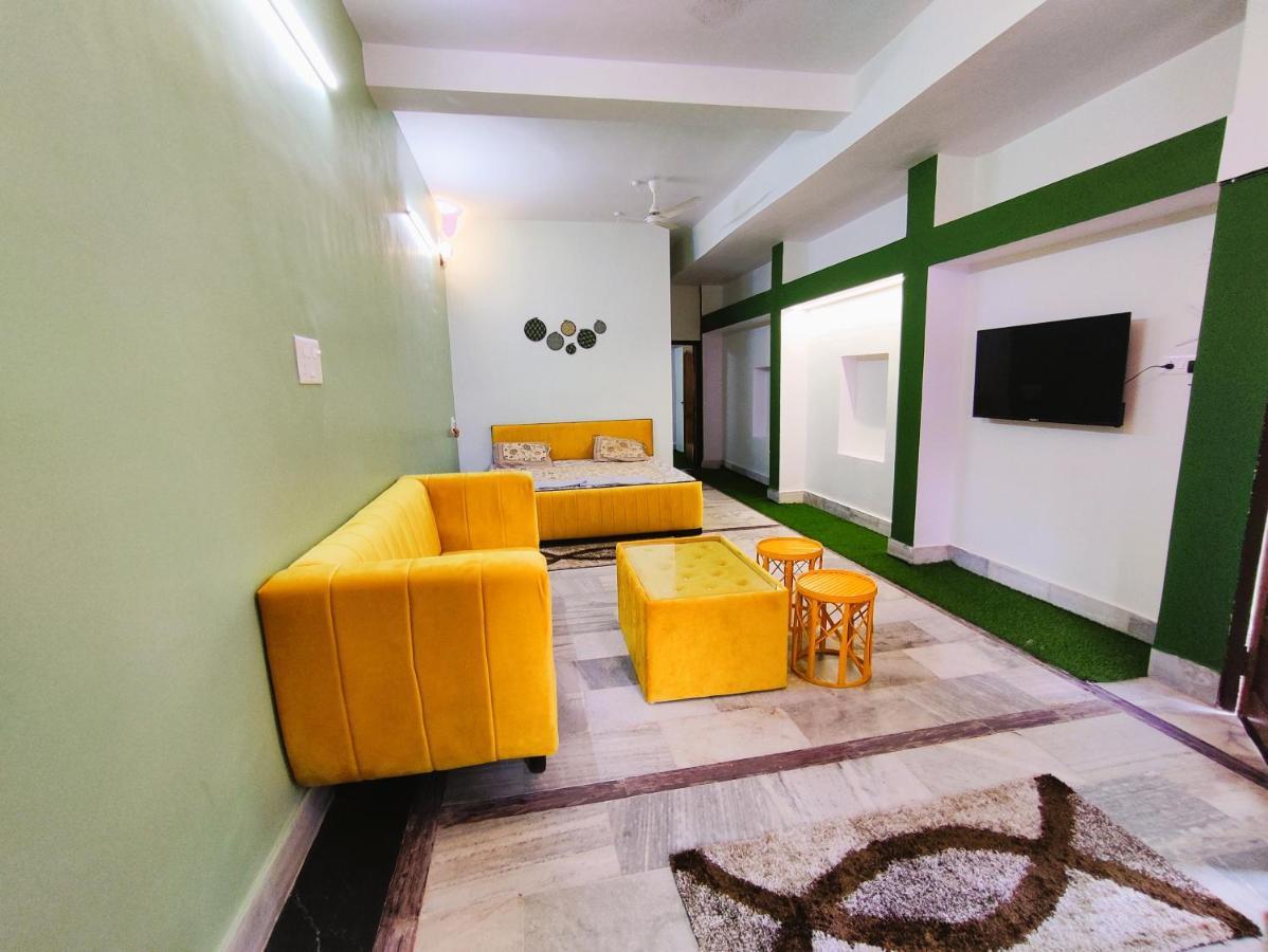 Yellow Homestay - Modern 2Bhk Ac Stay ジャバルプル エクステリア 写真