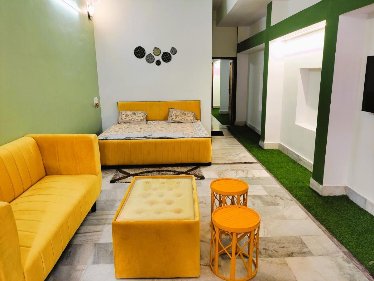 Yellow Homestay - Modern 2Bhk Ac Stay ジャバルプル エクステリア 写真