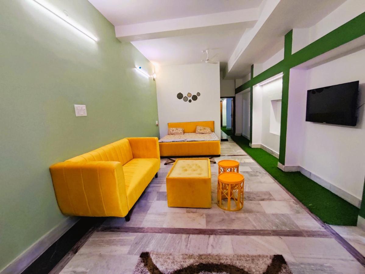 Yellow Homestay - Modern 2Bhk Ac Stay ジャバルプル エクステリア 写真