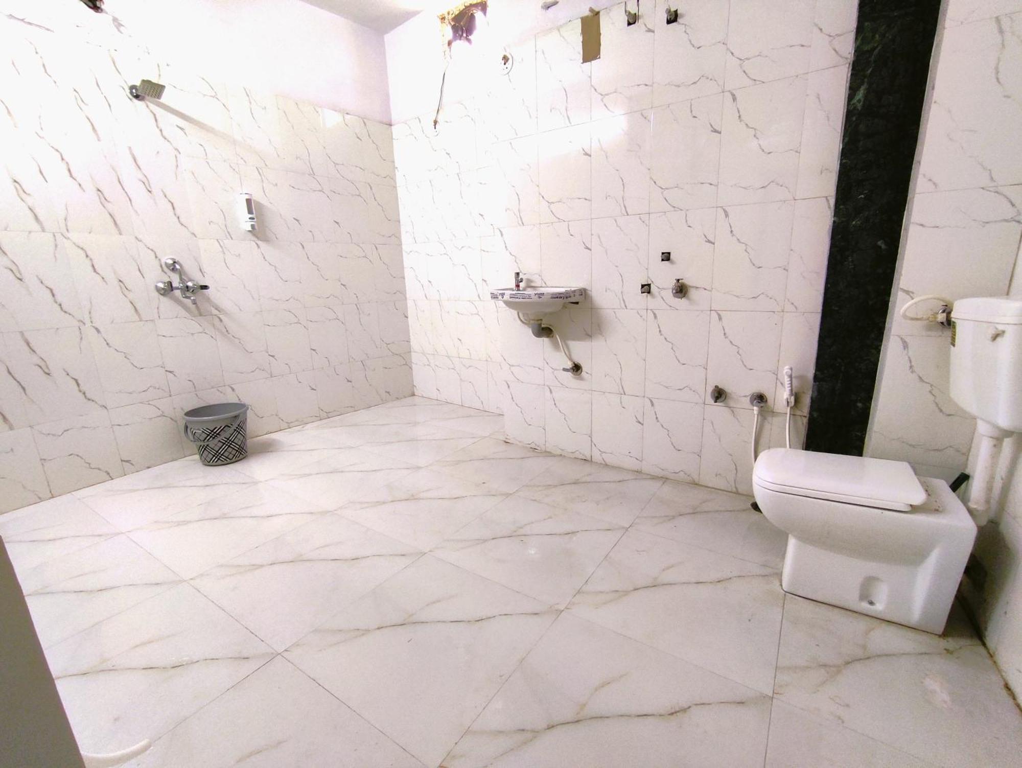 Yellow Homestay - Modern 2Bhk Ac Stay ジャバルプル エクステリア 写真